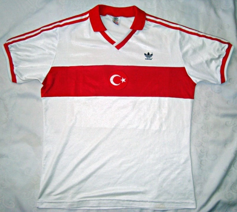 Primera equipación de Türkiye 1984