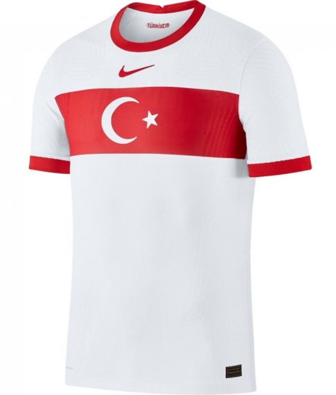 Primera equipación de Türkiye 2020