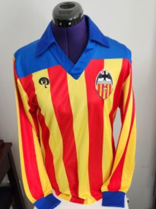 Segunda equipación de Valencia CF 82-83