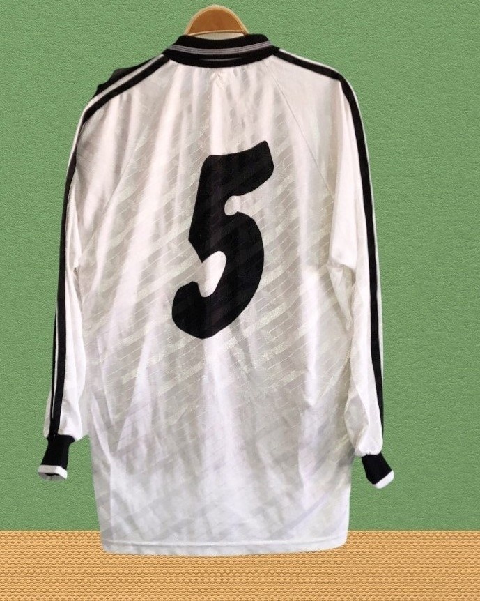 Primera equipación de Besiktas 94-95