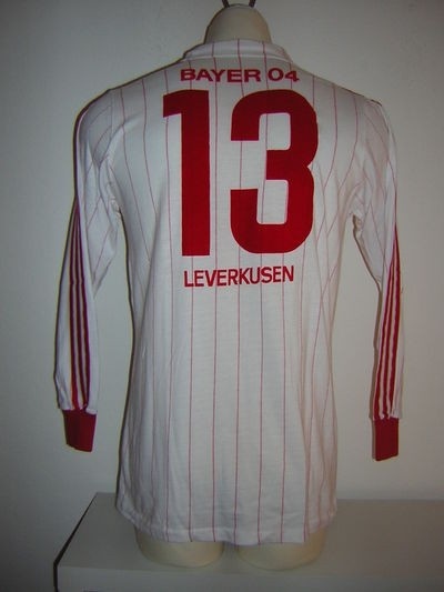 Bayer 04 Leverkusen 83-84 Visitante 2