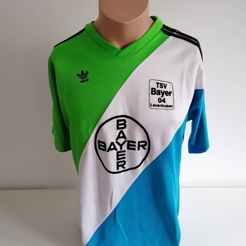 Cuarta de Bayer Leverkusen 89-90
