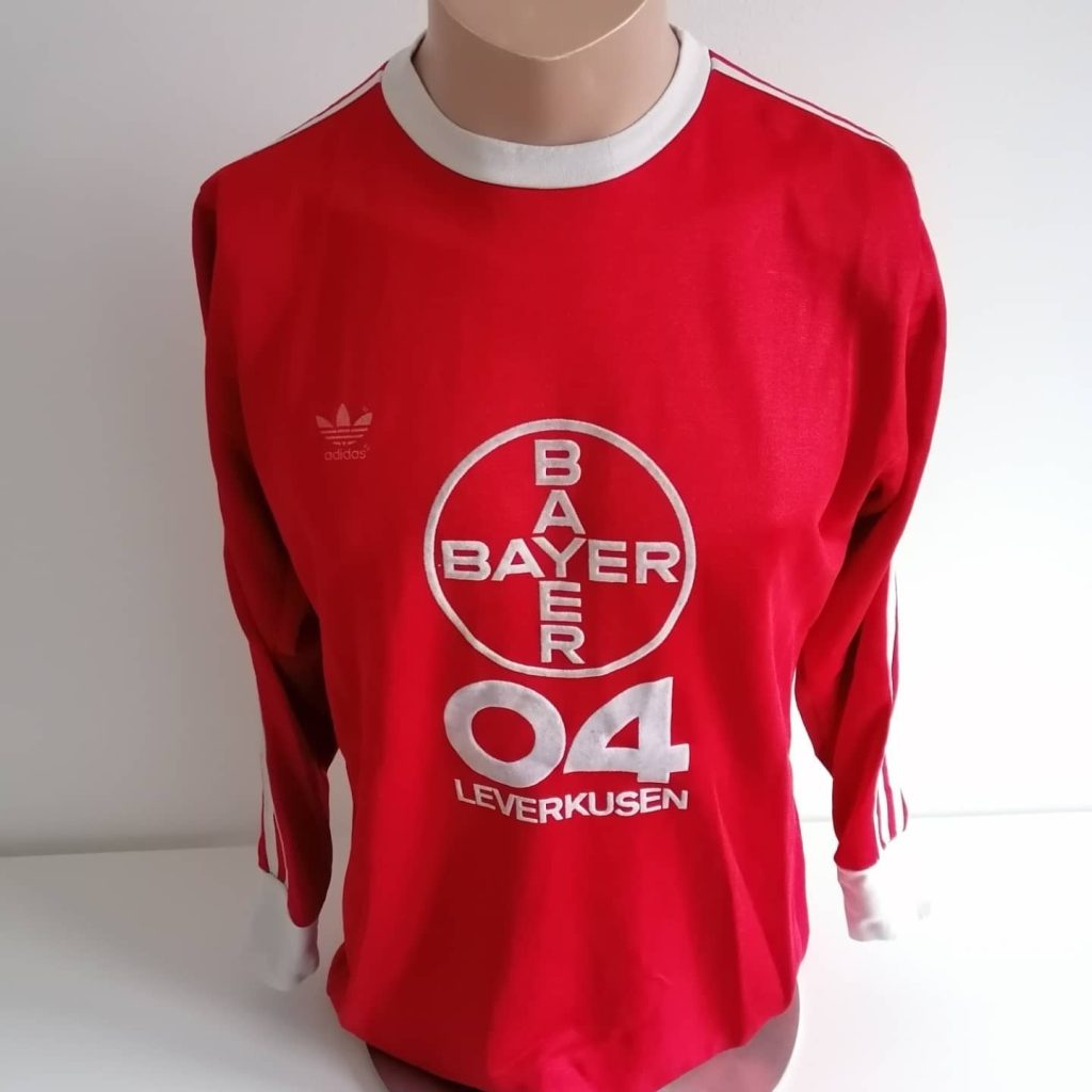 Primera equipación de Bayer Leverkusen 78-79