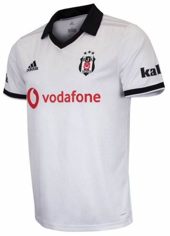 Primera equipación de Besiktas 18-19
