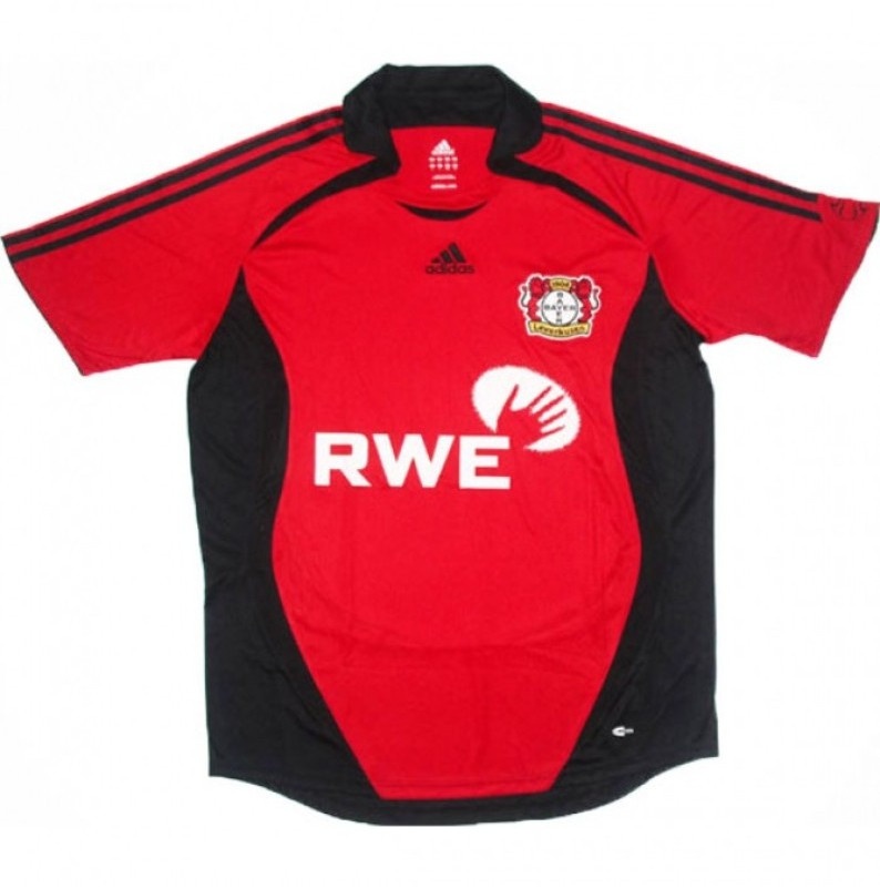 Primera equipación de Bayer Leverkusen 06-07