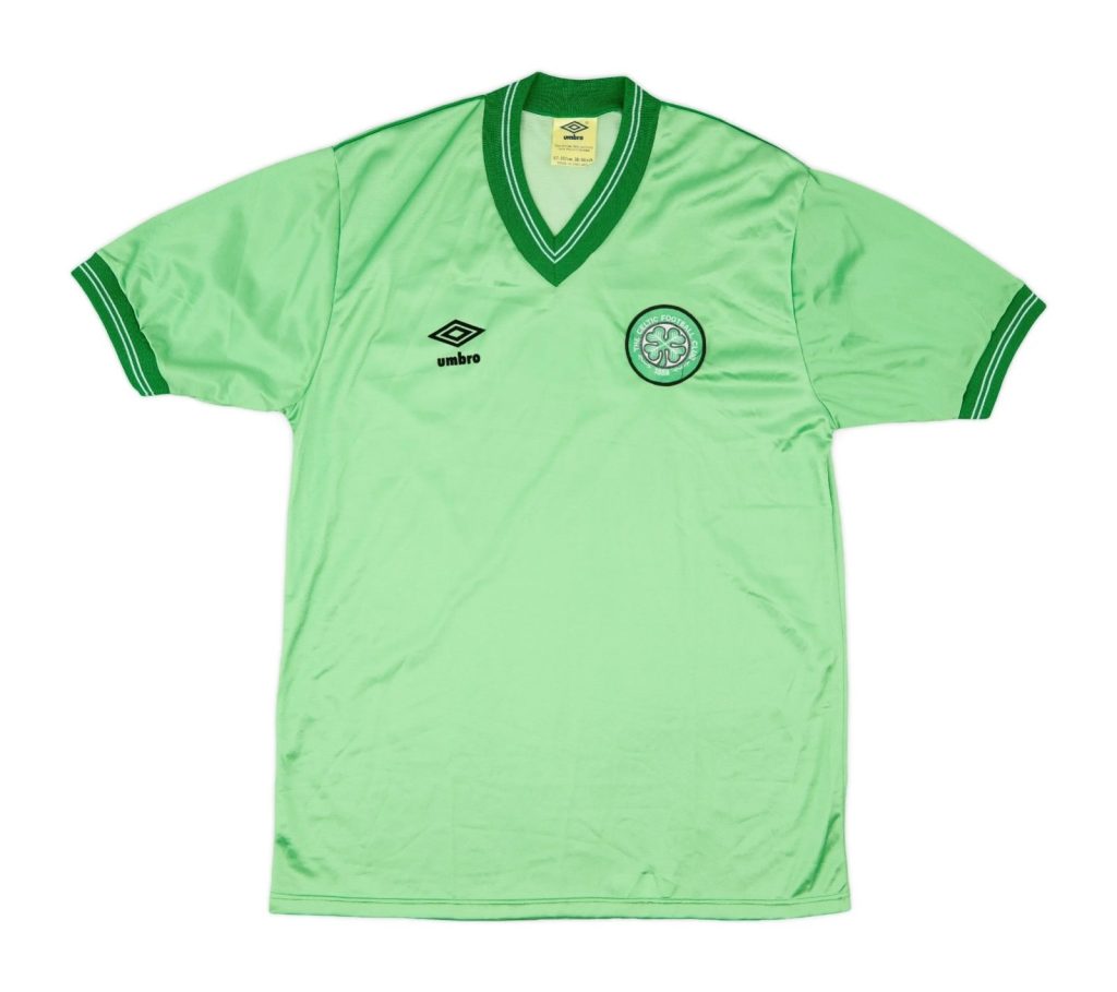 Segunda equipación de Celtic 83-84