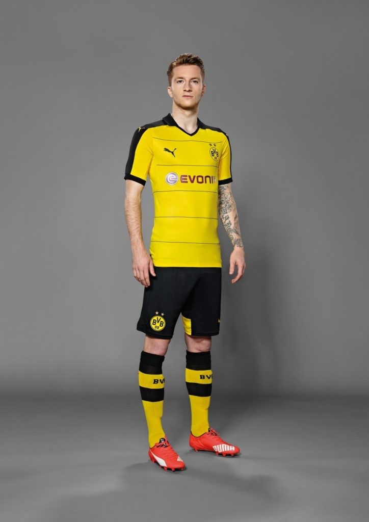 Borussia Dortmund 15-16 Local 3