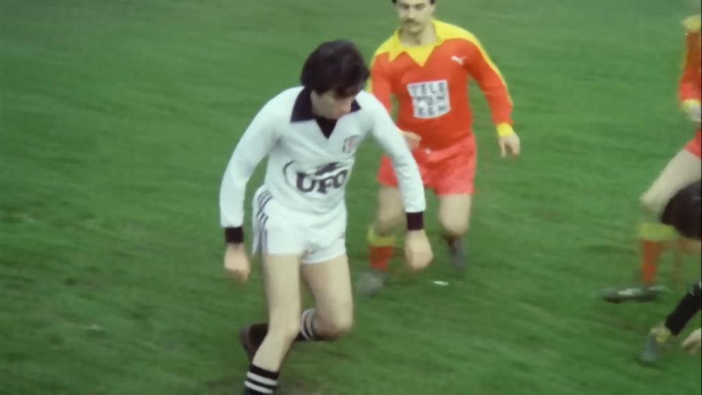 Primera equipación de Besiktas 80-81