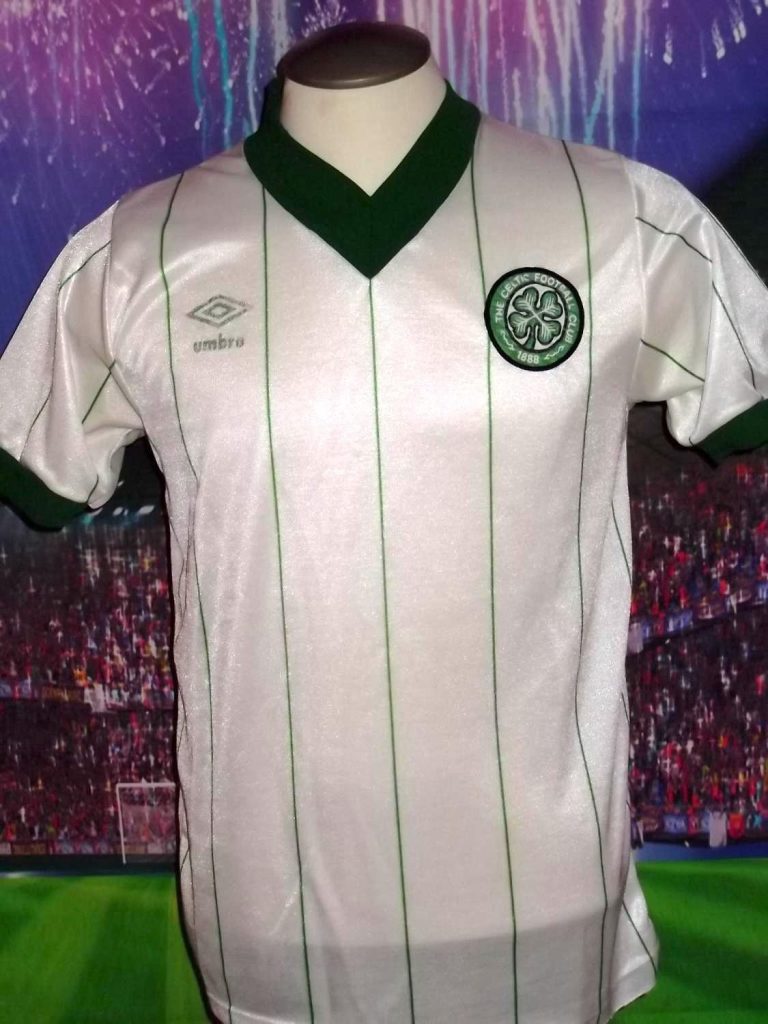 Segunda equipación de Celtic 82-83