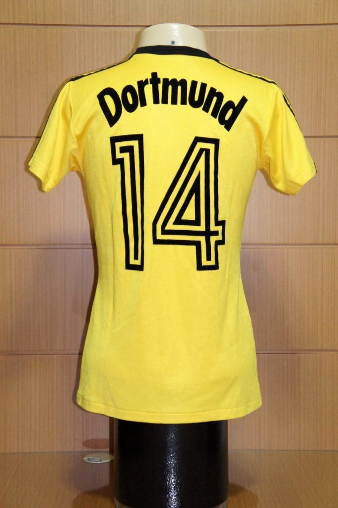 Borussia Dortmund 76-77 Local 2
