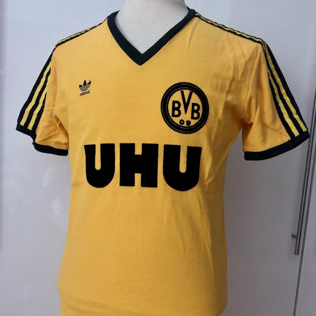 Primera equipación de Borussia Dortmund 82-83