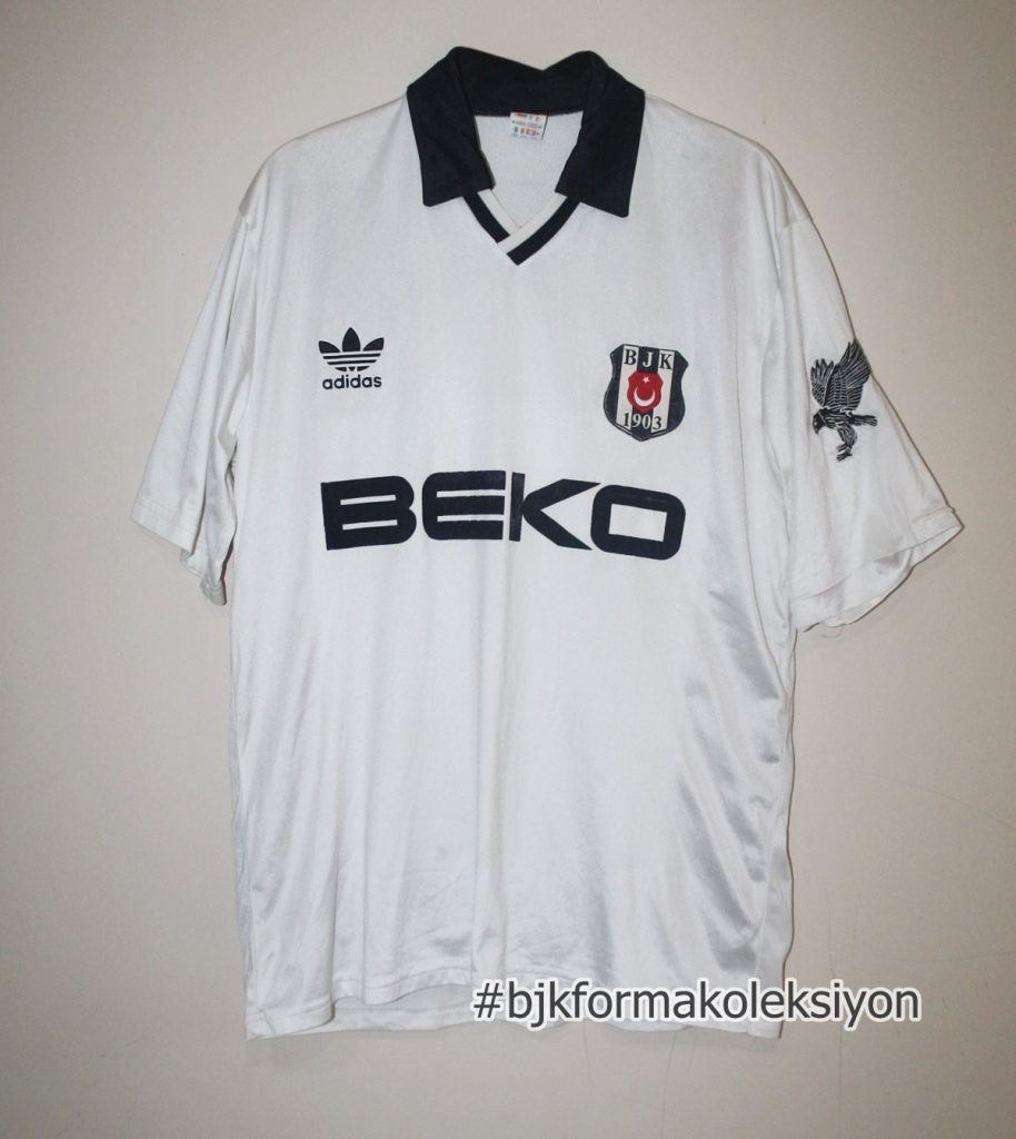 Primera equipación de Besiktas 93-94