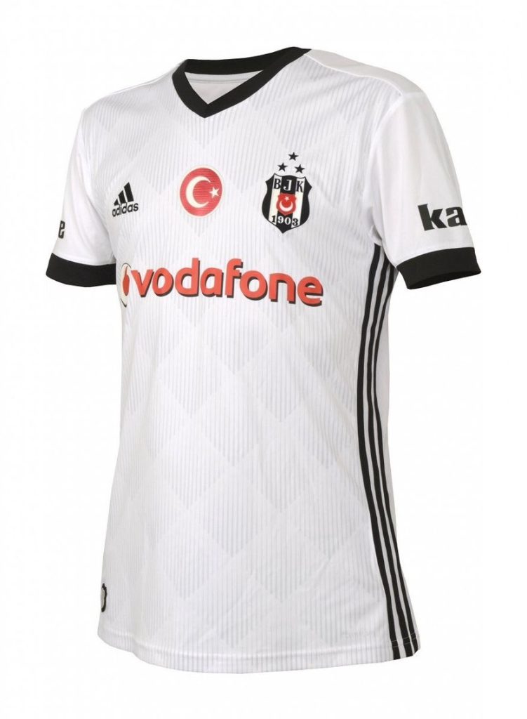 Primera equipación de Besiktas 17-18