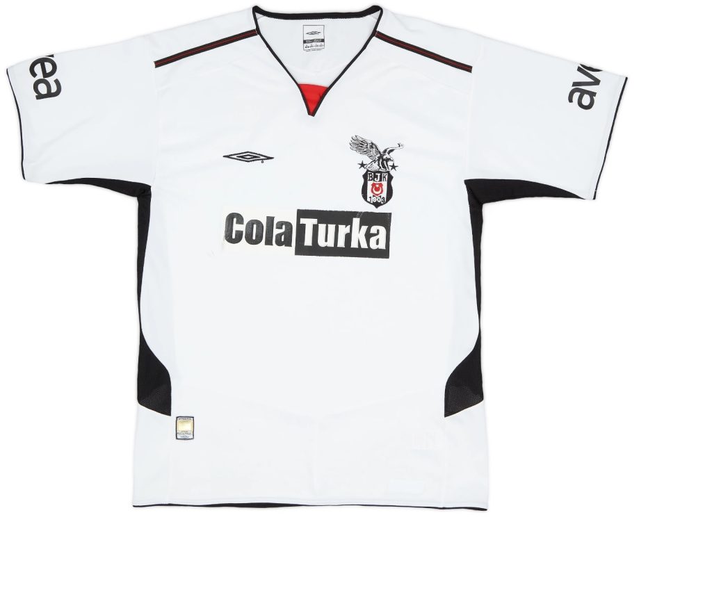 Primera equipación de Besiktas 05-06