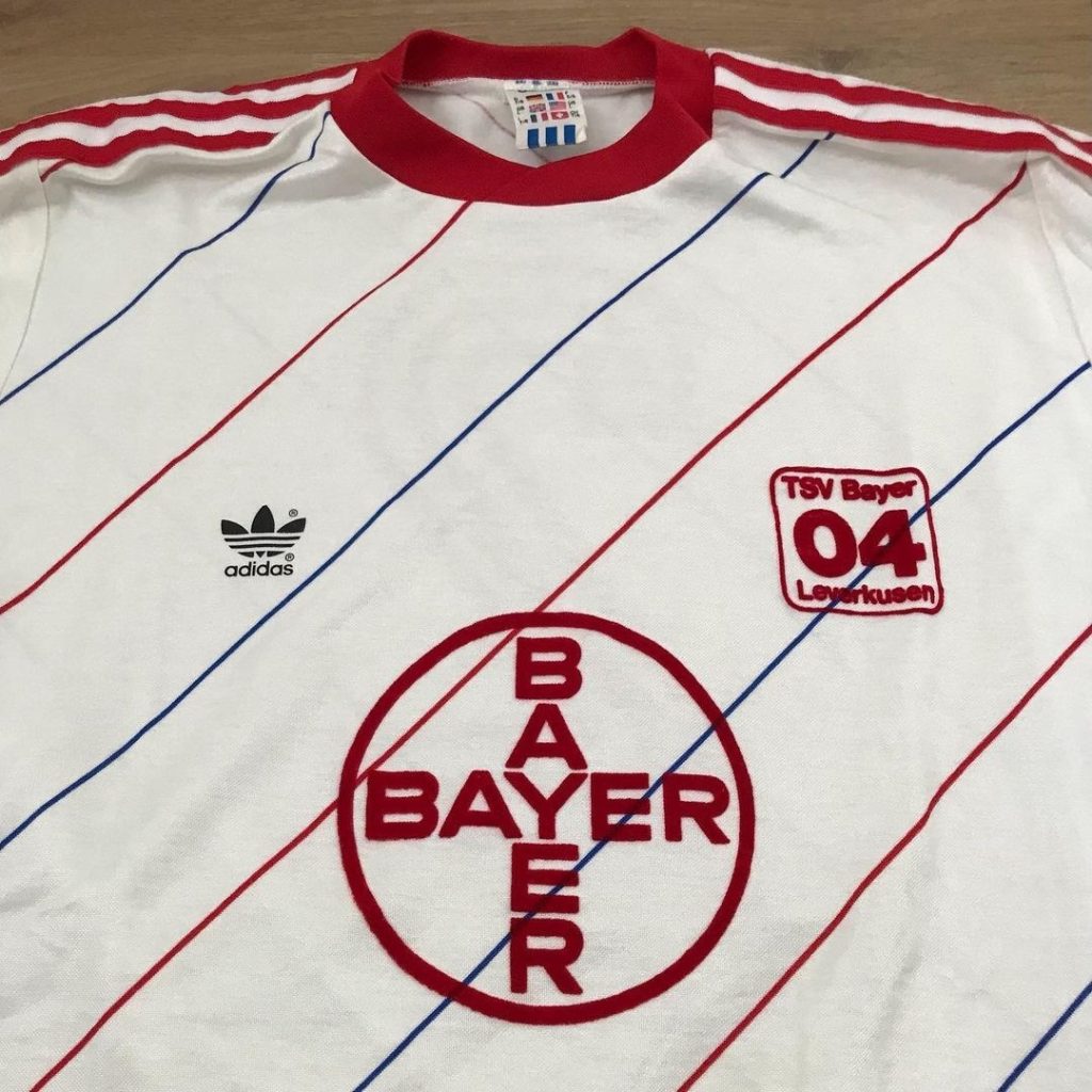 Segunda equipación de Bayer Leverkusen 87-88