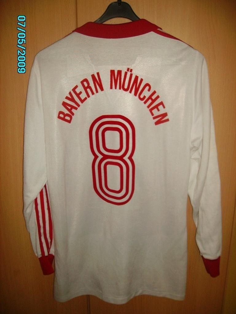 Bayern München 81-82 Visitante 2