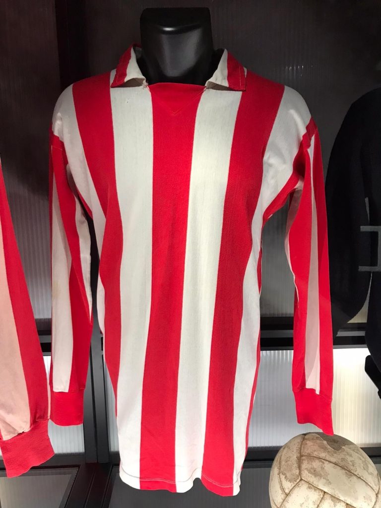 Primera equipación de Atlético de Madrid 64-65