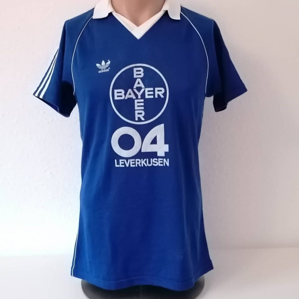Tercera equipación de Bayer Leverkusen 79-80