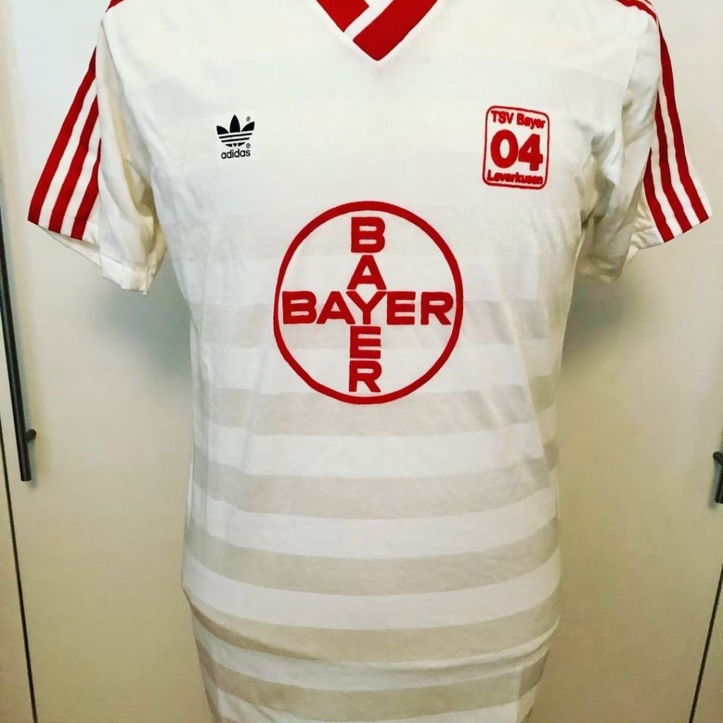 Primera equipación de Bayer Leverkusen 88-89