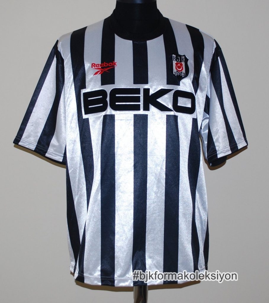 Segunda equipación de Besiktas 00-01