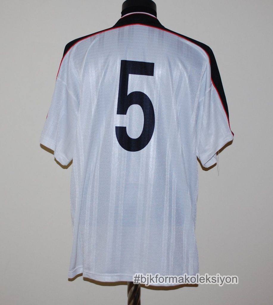 Beşiktaş 98-99 Local 3