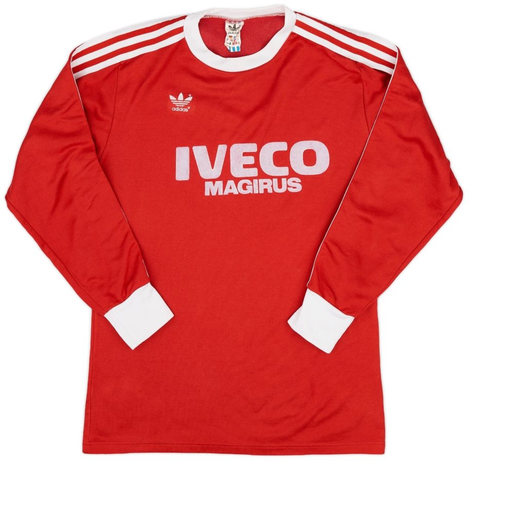 Primera equipación de Bayern Múnich 83-84