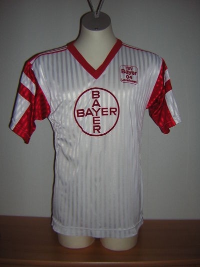 Primera equipación de Bayer Leverkusen 90-91