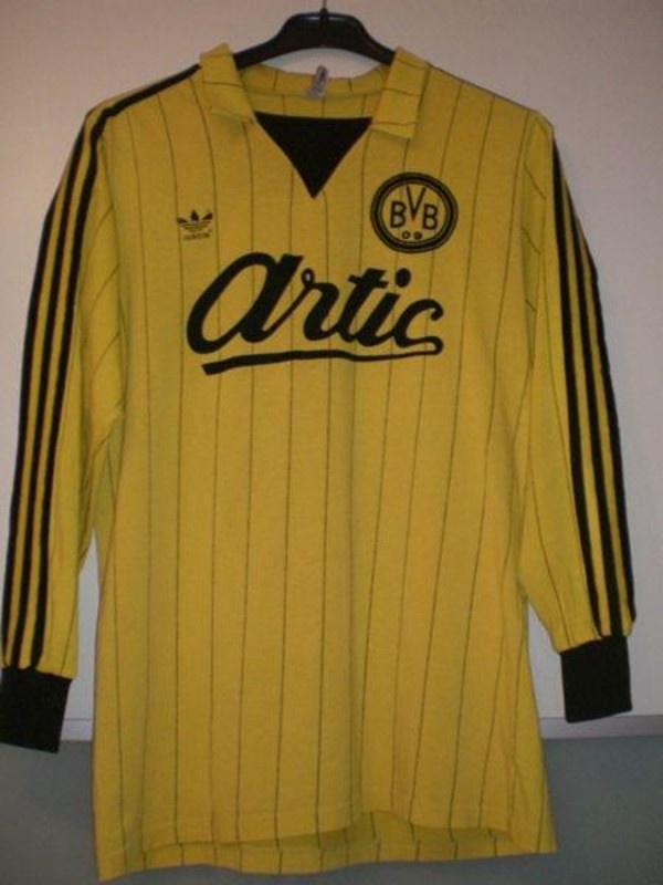 Primera equipación de Borussia Dortmund 84-85