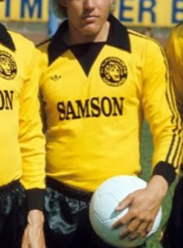 Primera equipación de Borussia Dortmund 76-77