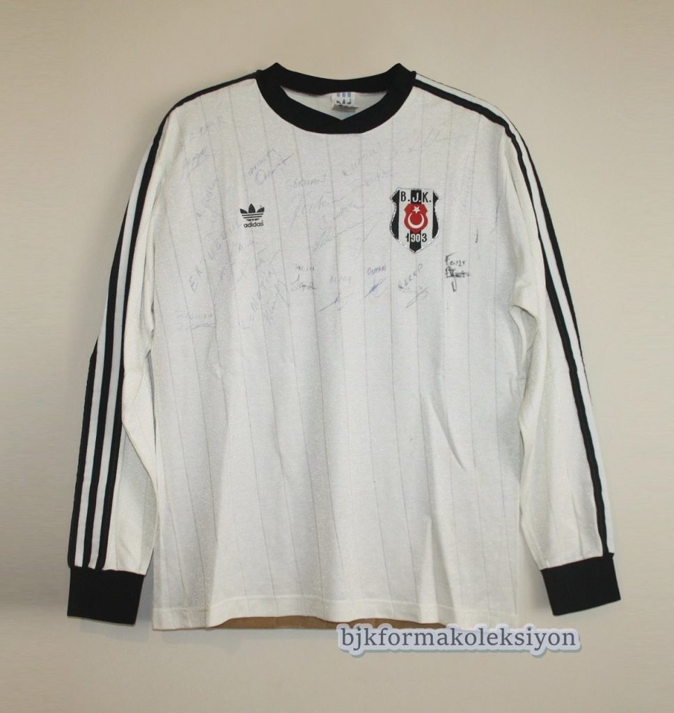 Segunda equipación de Besiktas 88-89