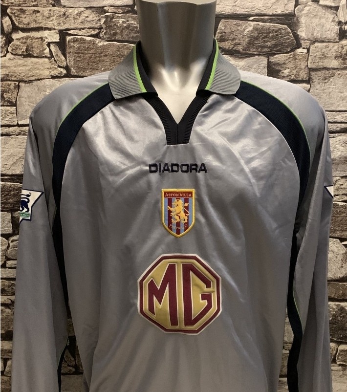 Tercera equipación de Aston Villa 02-03