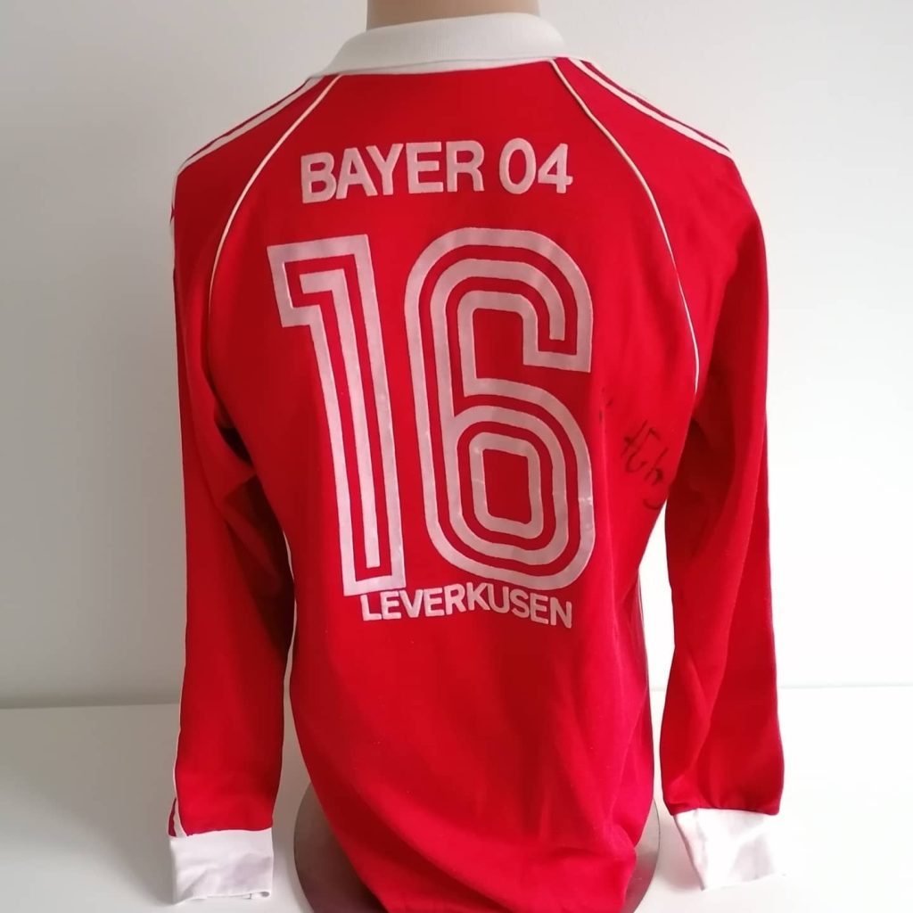Primera equipación de Bayer Leverkusen 80-81
