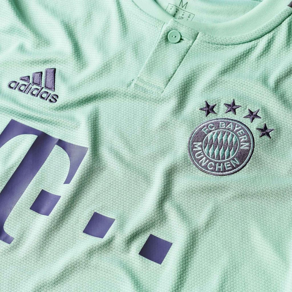 Bayern München 18-19 Visitante 3