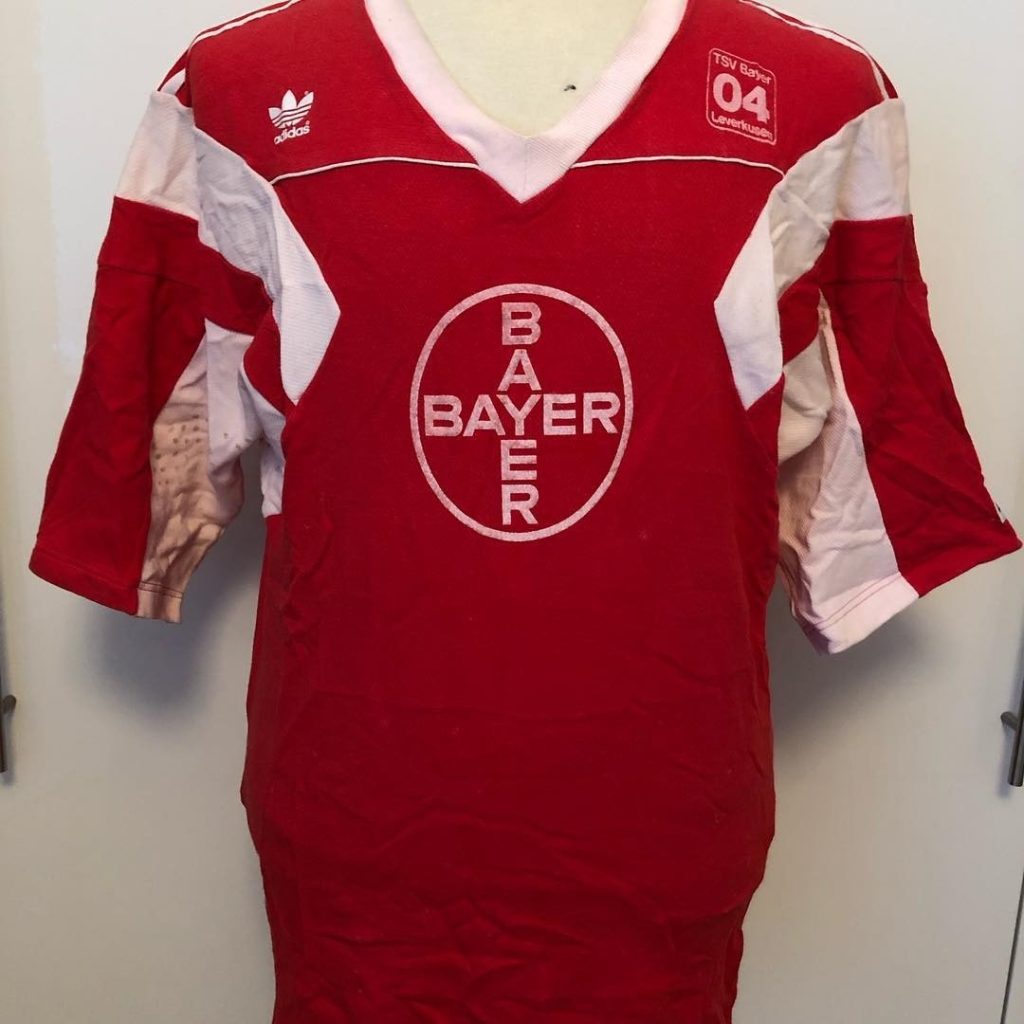 Primera equipación de Bayer Leverkusen 89-90