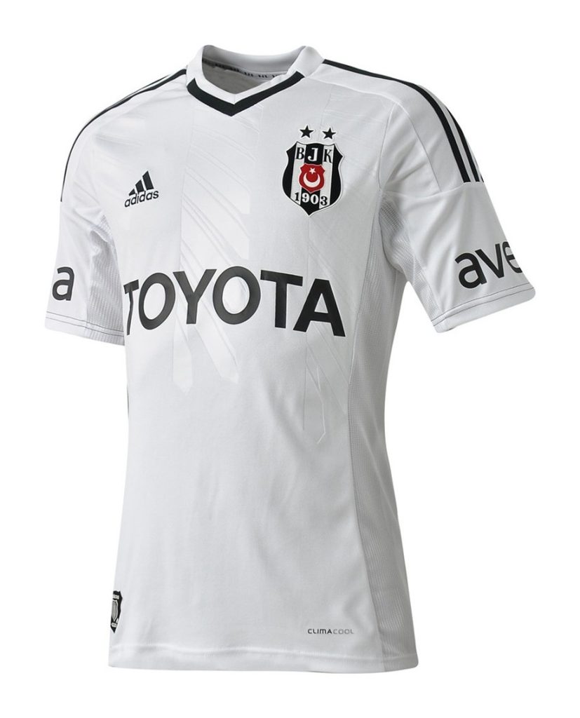 Primera equipación de Besiktas 12-13