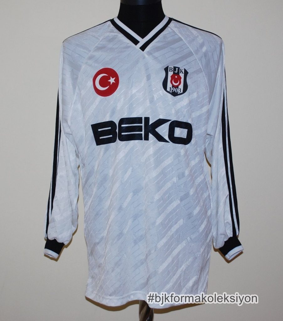 Primera equipación de Besiktas 95-96