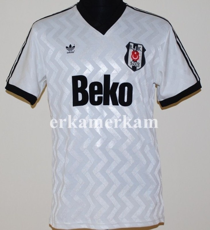Segunda equipación de Besiktas 89-90