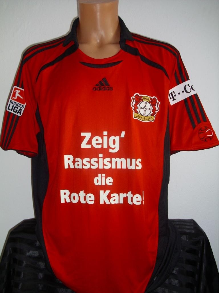 Primera equipación de Bayer Leverkusen 06-07