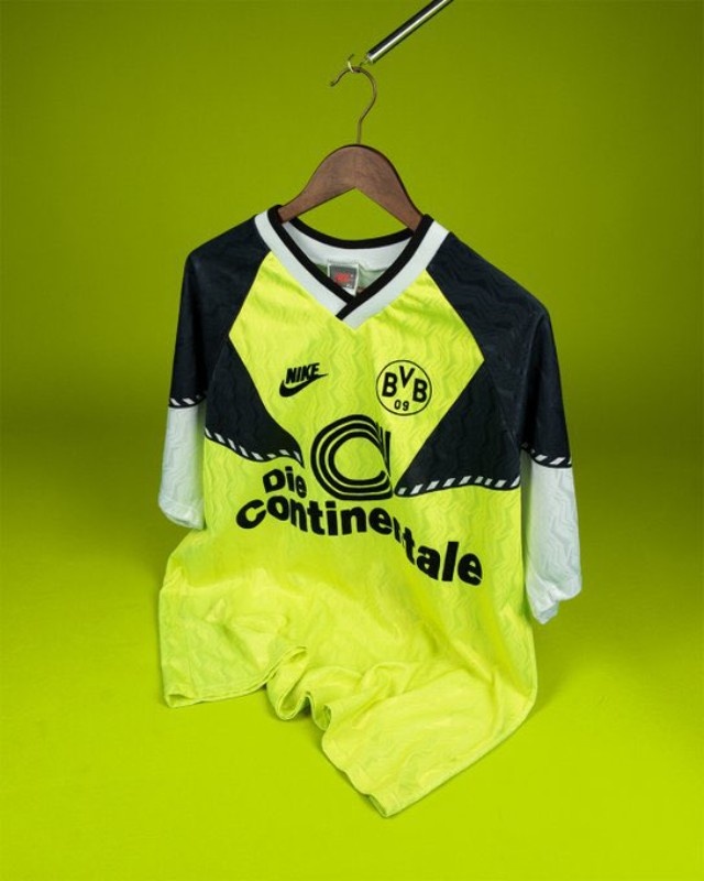 Borussia Dortmund 90-91 Local 4