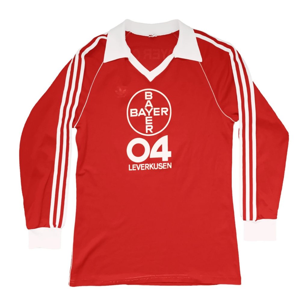 Primera equipación de Bayer Leverkusen 82-83