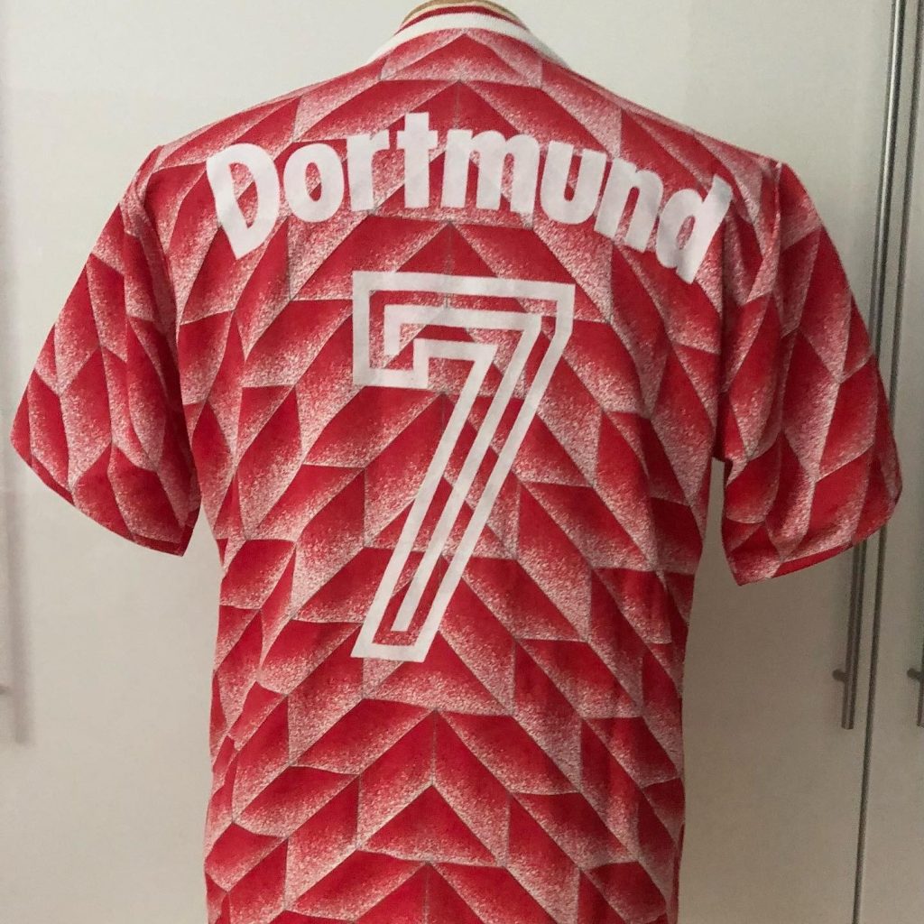 Borussia Dortmund 88-89 Visitante 2