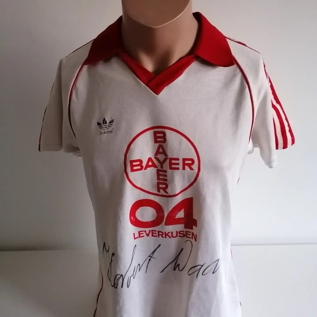 Segunda equipación de Bayer Leverkusen 80-81