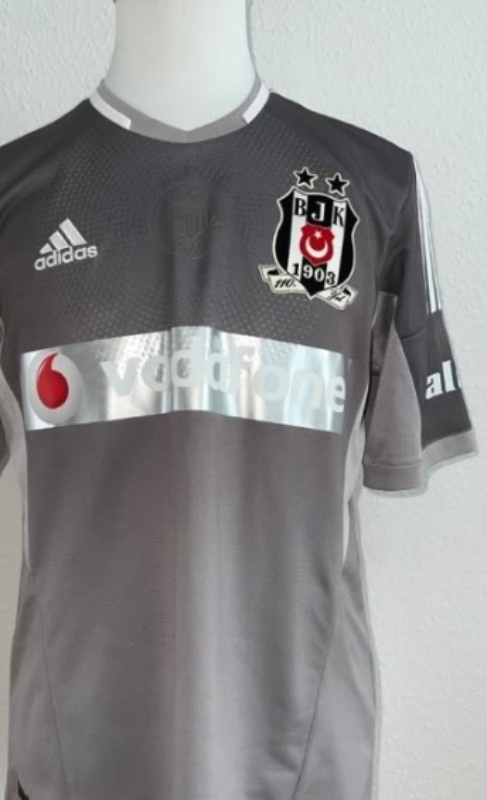 Segunda equipación de Besiktas 14-15