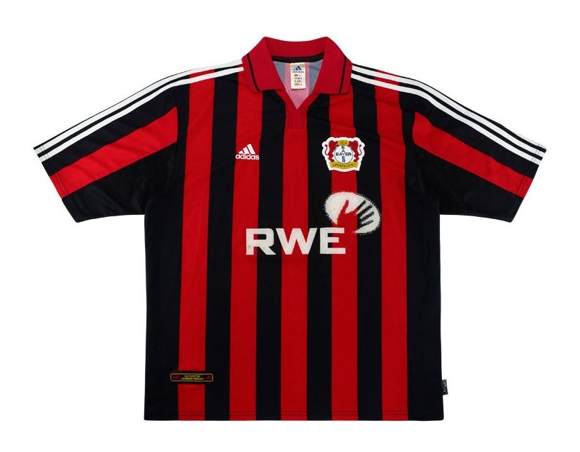 Primera equipación de Bayer Leverkusen 01-02