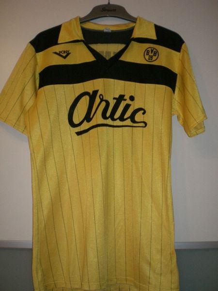 Primera equipación de Borussia Dortmund 83-84