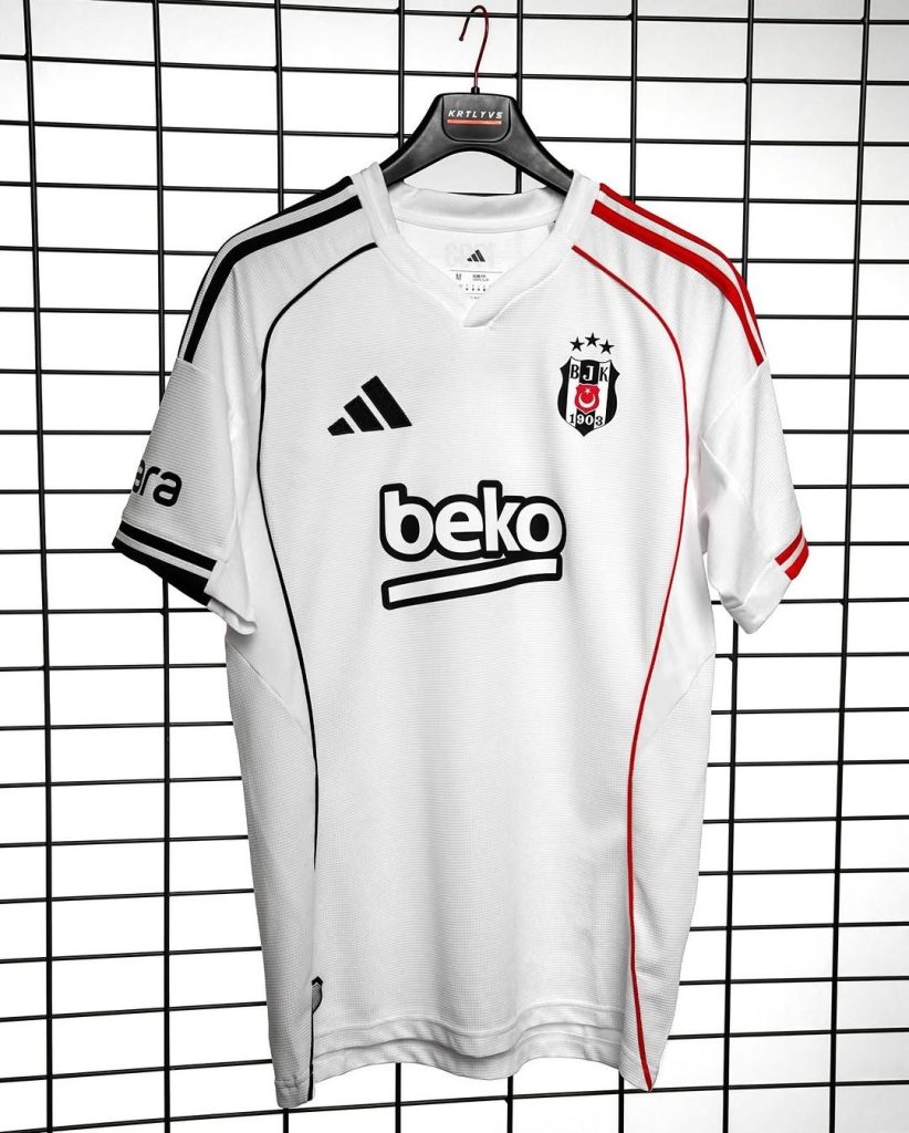 Primera equipación de Besiktas 25-26