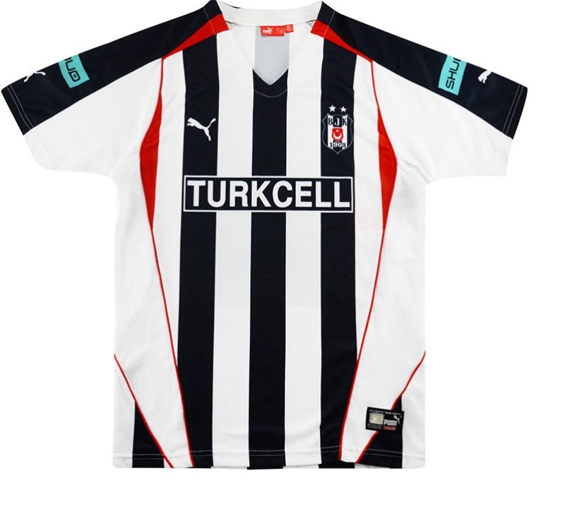 Segunda equipación de Besiktas 04-05