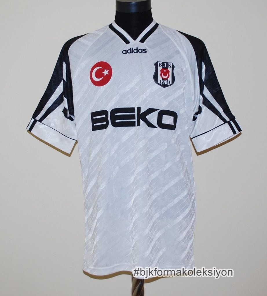 Primera equipación de Besiktas 95-96