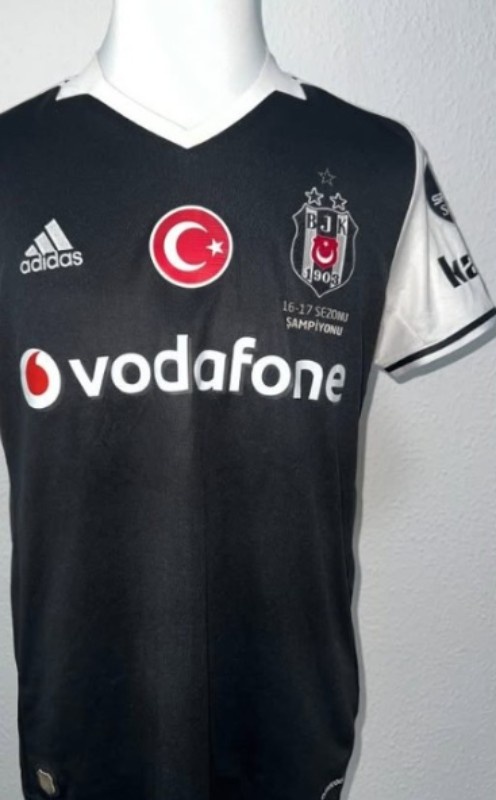 Segunda equipación de Besiktas 16-17