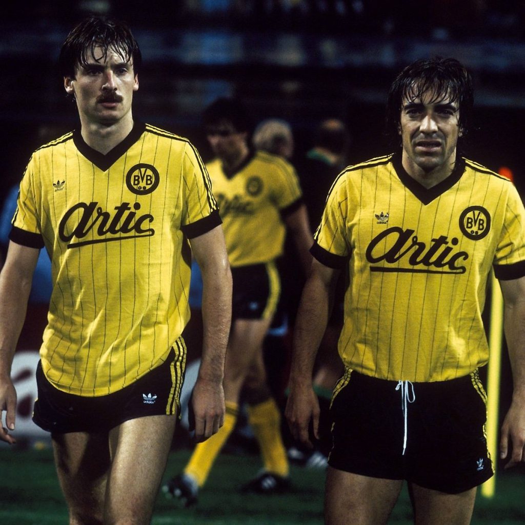 Primera equipación de Borussia Dortmund 85-86